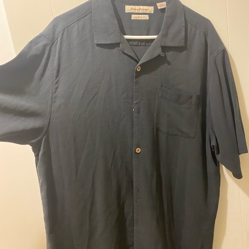 Tommy Bahama 100% silk short sleeve